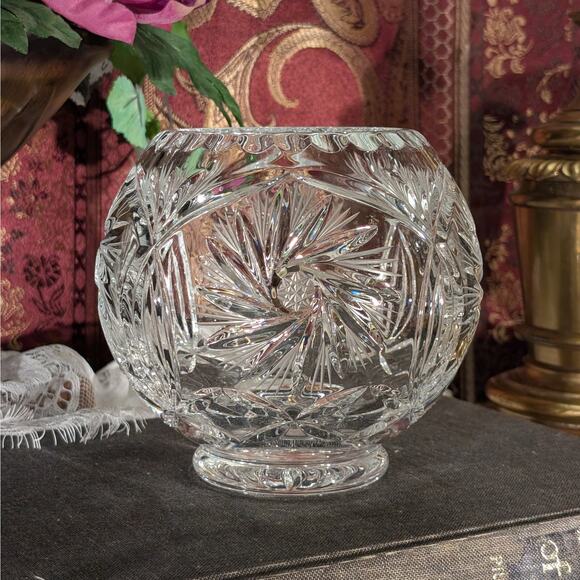Heavy 6" Vintage Deep Hand Cut 24% Lead Crystal Rose Pinwheel Star Pedestal Bowl - Picture 1 of 8